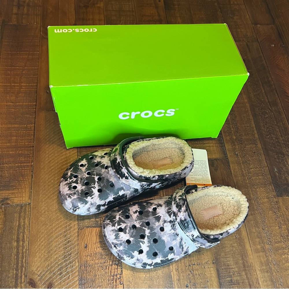 New Lined Crocs Classic Clog Size W6/M4